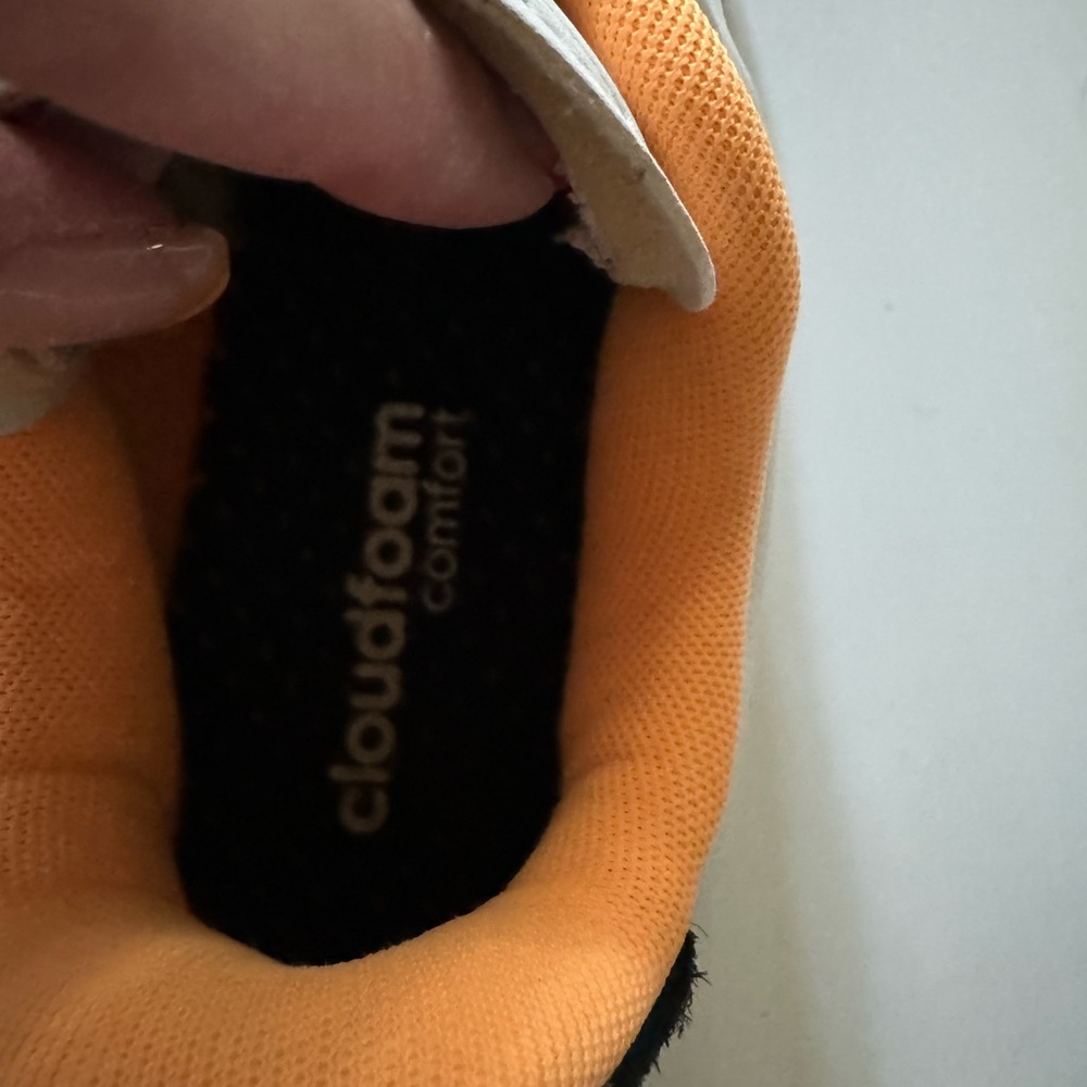 Woman’s size 7 1/2 Adidas Cloud White/Core Black/Flash Orange tennis shoe 👟 💥 - Picture 8 of 10